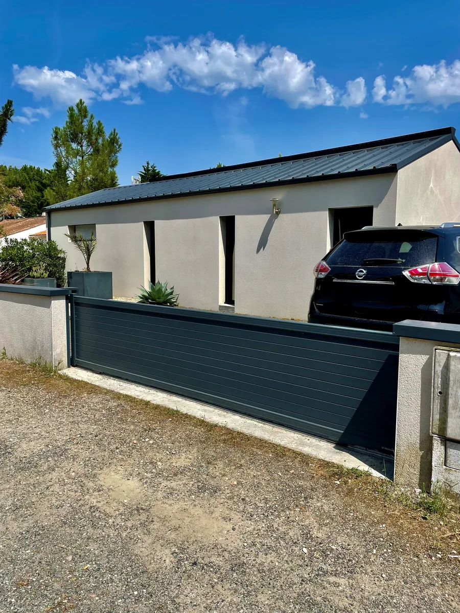 Réalisation de portails par Espace alu, entreprise Espace alu, entreprise de menuiserie à Saint-Gilles-Croix-de-Vie