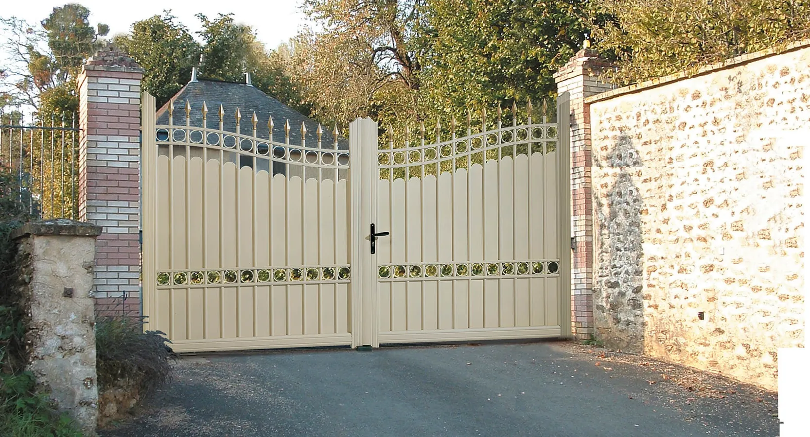 Réalisation de portails par Espace alu, entreprise Espace alu, entreprise de menuiserie à Saint-Gilles-Croix-de-Vie