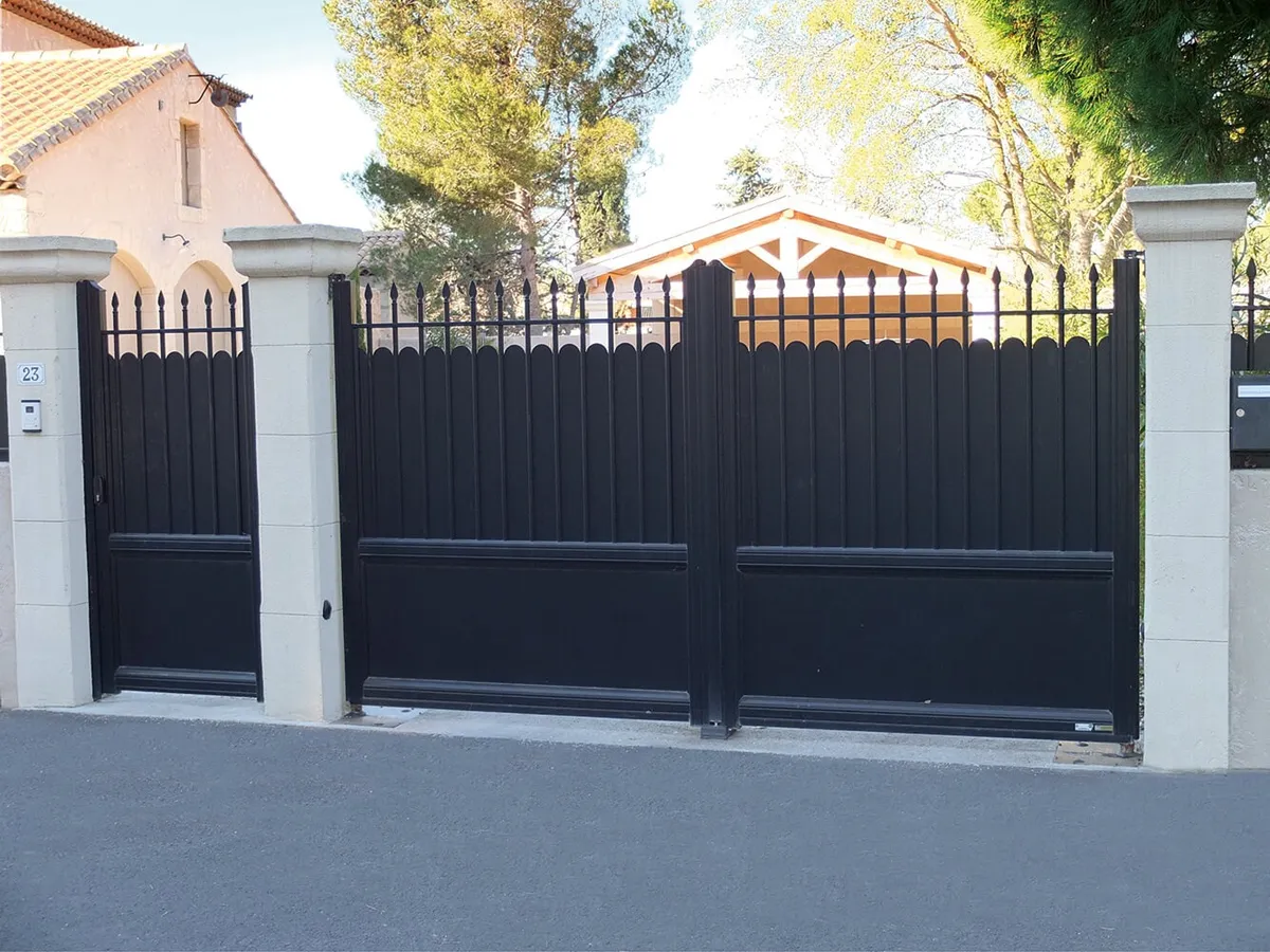 Réalisation de portails par Espace alu, entreprise Espace alu, entreprise de menuiserie à Saint-Gilles-Croix-de-Vie