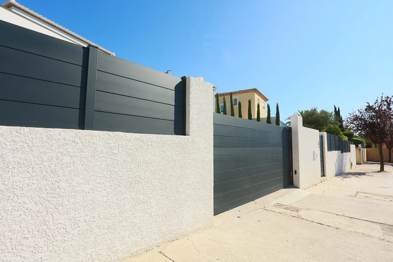 Réalisation de portails par Espace alu, entreprise Espace alu, entreprise de menuiserie à Saint-Gilles-Croix-de-Vie