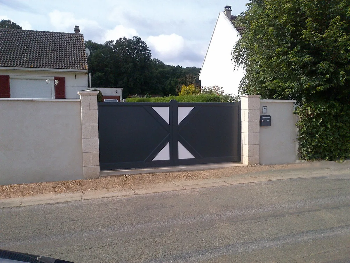 Réalisation de portails par Espace alu, entreprise Espace alu, entreprise de menuiserie à Saint-Gilles-Croix-de-Vie