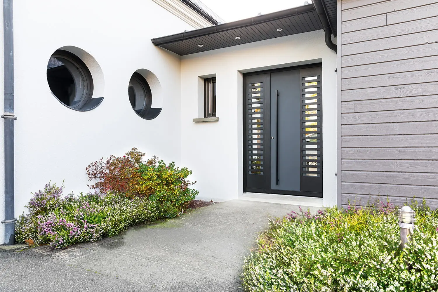 Réalisation de portes par Espace alu, entreprise Espace alu, entreprise de menuiserie à Saint-Gilles-Croix-de-Vie