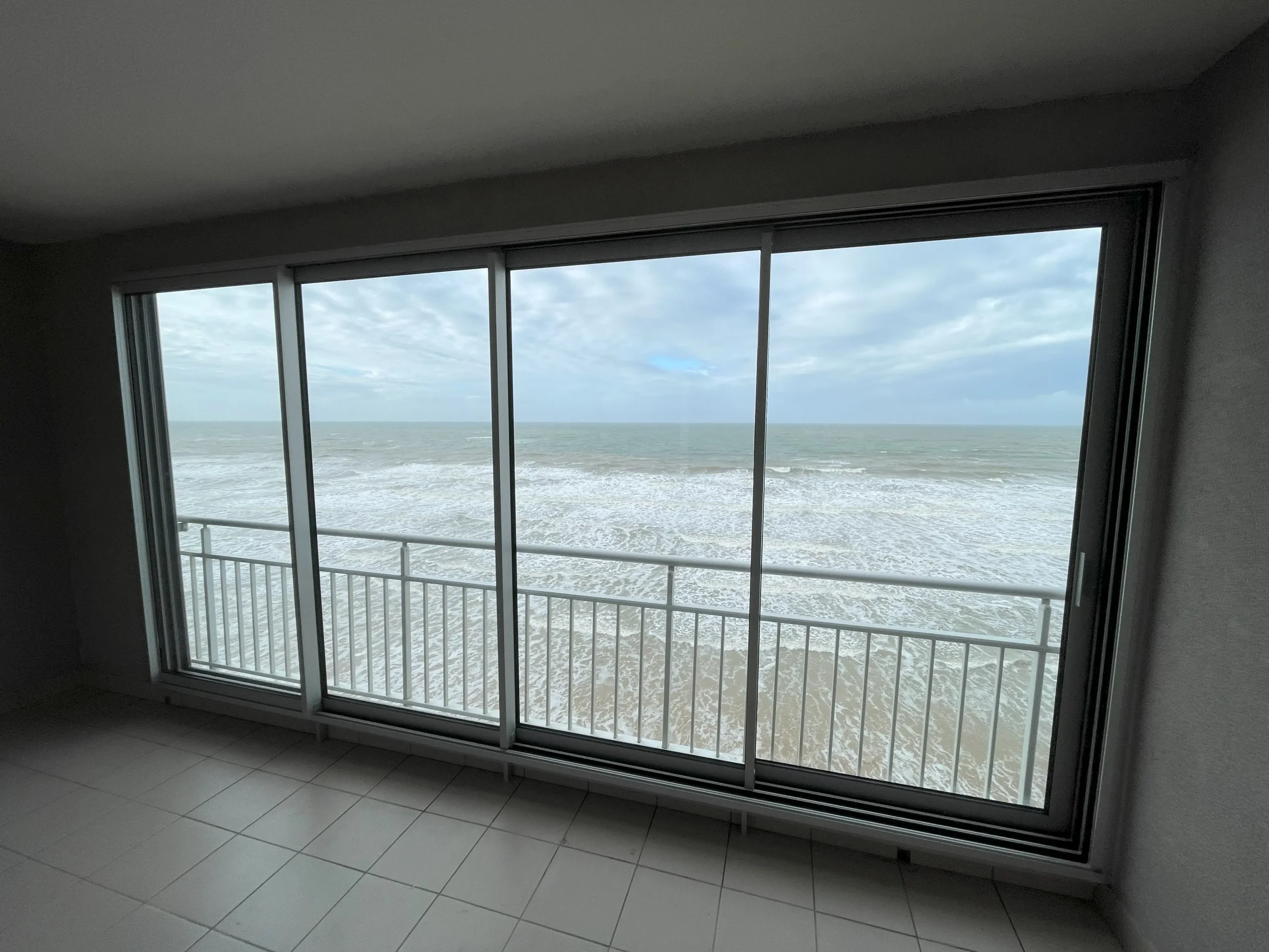 Réalisation de vérandas de balcon par Espace alu, entreprise Espace alu, entreprise de menuiserie à Saint-Gilles-Croix-de-Vie