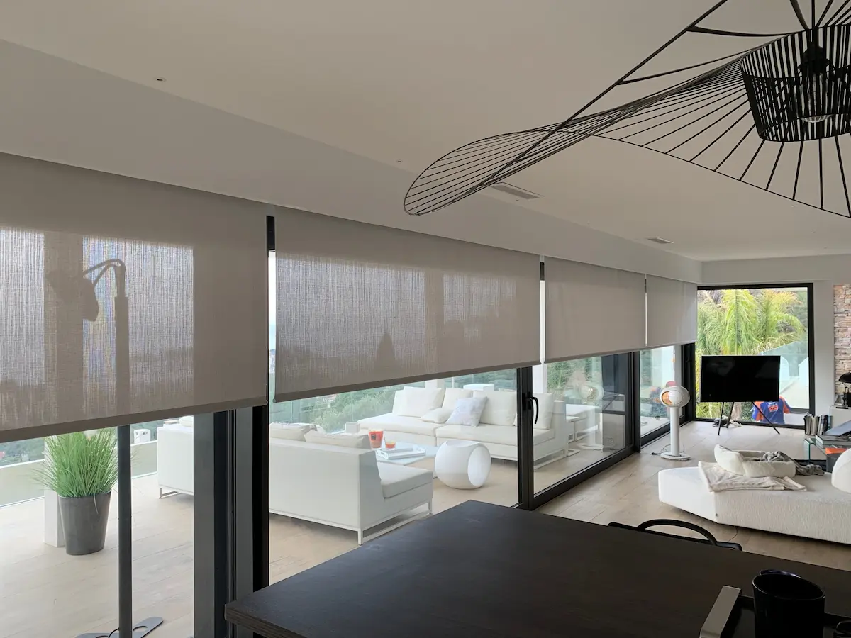 realisation-stores-banne-pergolas-espace-alu-entreprise-menuiserie-saint-gilles-croix-de-vie (3)