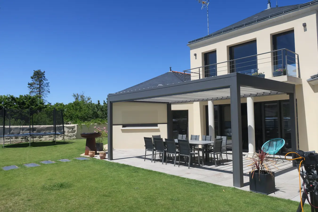 realisation-stores-banne-pergolas-espace-alu-entreprise-menuiserie-saint-gilles-croix-de-vie (4)