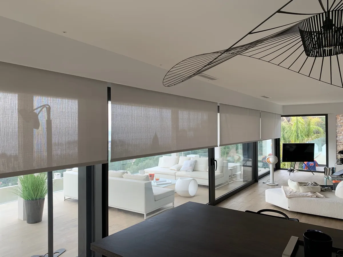 realisation-stores-interieur-espace-alu-entreprise-menuiserie-saint-gilles-croix-de-vie- (1)