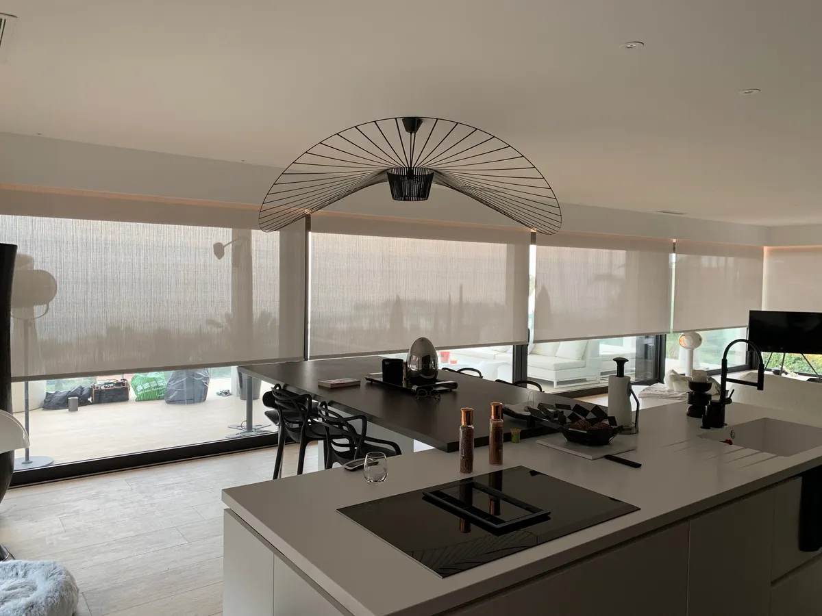 realisation-stores-interieur-espace-alu-entreprise-menuiserie-saint-gilles-croix-de-vie- (2)