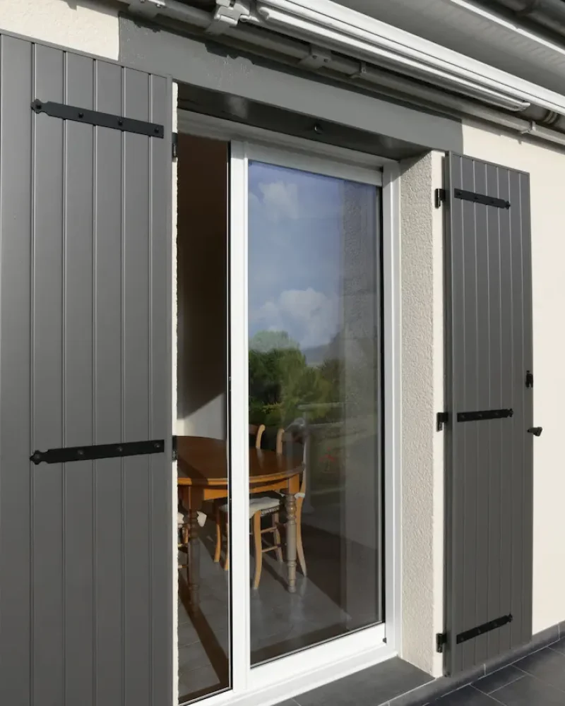 realisation-baies-coulissantes-espace-alu-entreprise-menuiserie-saint-gilles-croix-de-vie (3)