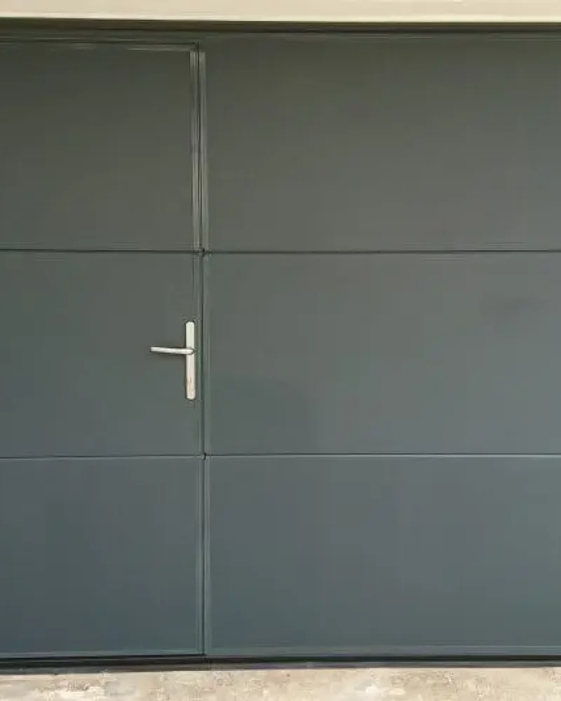 Réalisation de porte de garage par Espace alu, entreprise Espace alu, entreprise de menuiserie à Saint-Gilles-Croix-de-Vie